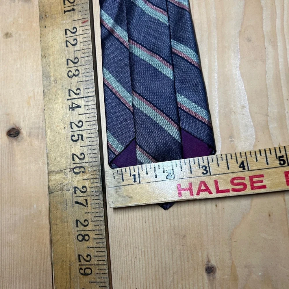 VTG Mens Silk Tie Navy Blue Green Red Striped Classic Preppy Style 3 1/4 x 56
